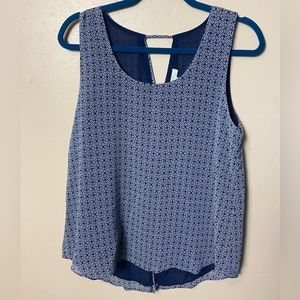 “Mine” woman’s blouse Large, buttons on the back, gorgeous pattern